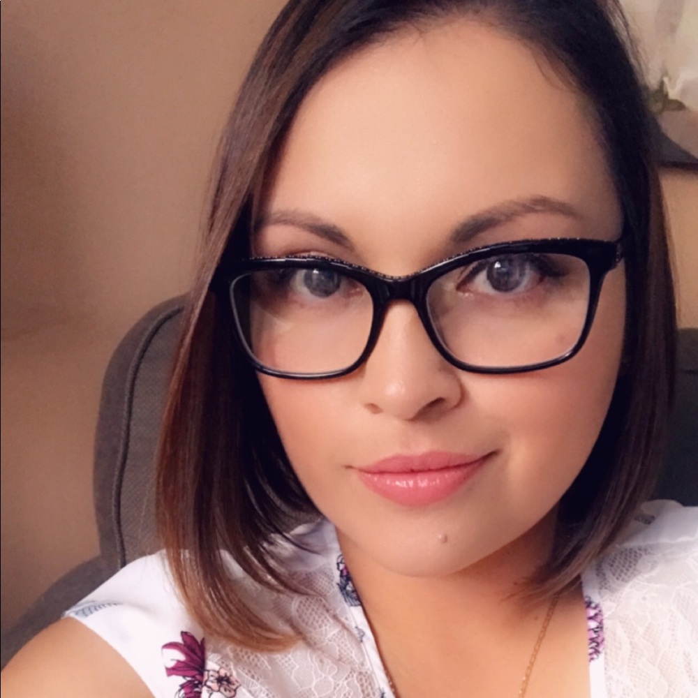 Meet your Posher, Lina